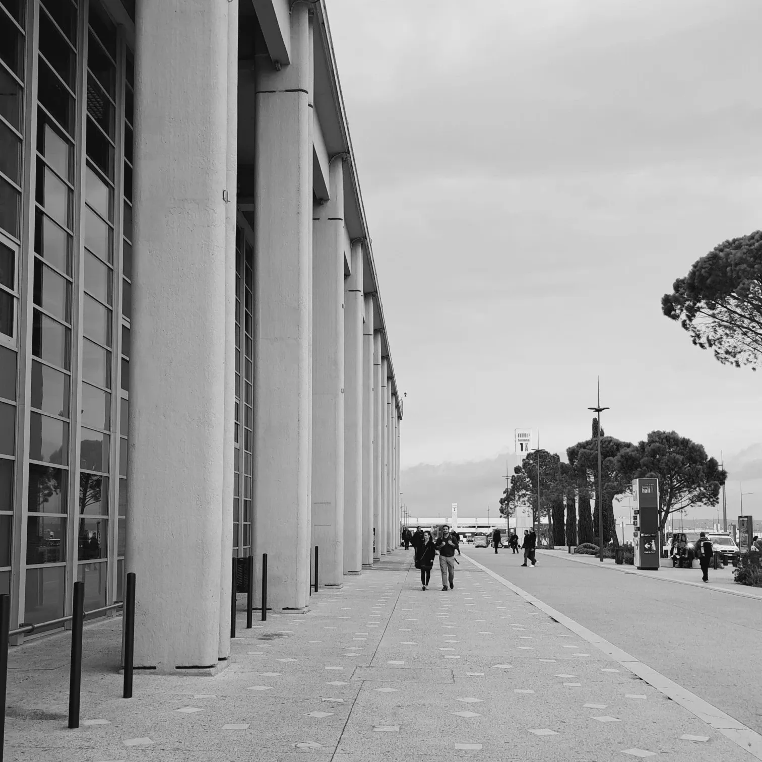 Taxi ou VTC pour l'aéroport Marseille Provence : que choisir ?
